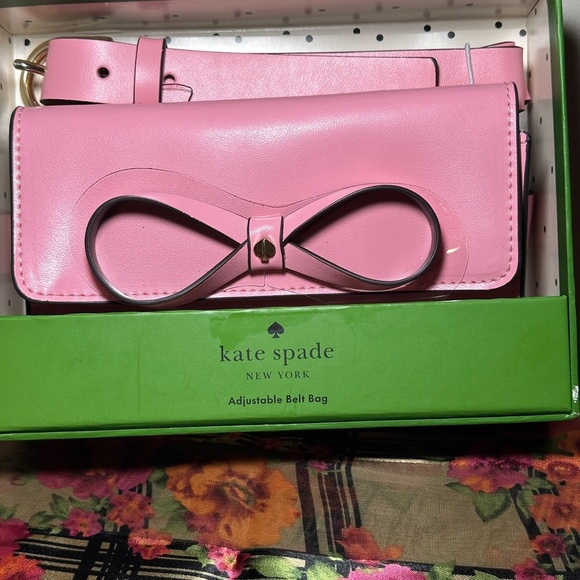 NWT Kate Spade. . - Picture 1 of 2